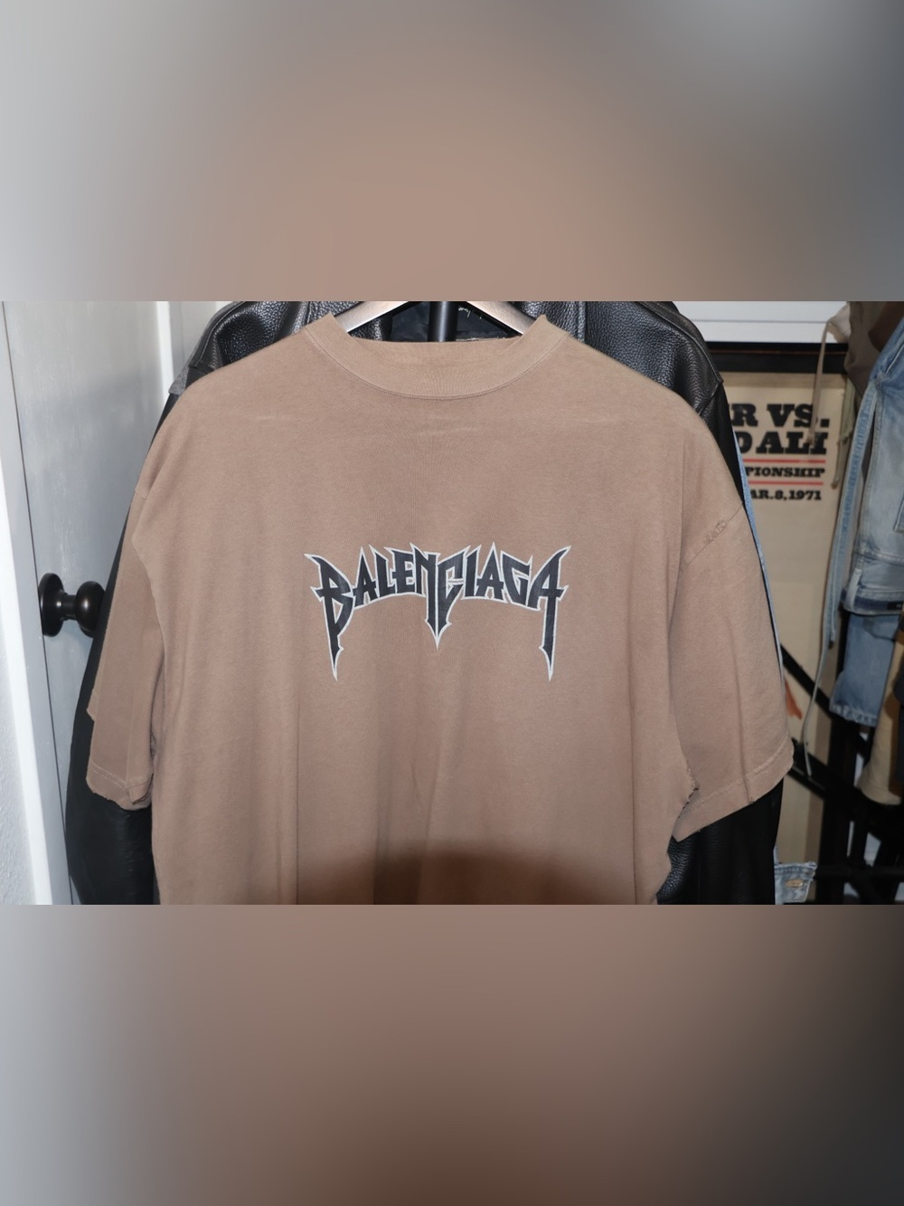 Balenciaga Logo Print T-Shirt - Picture 2 of 11